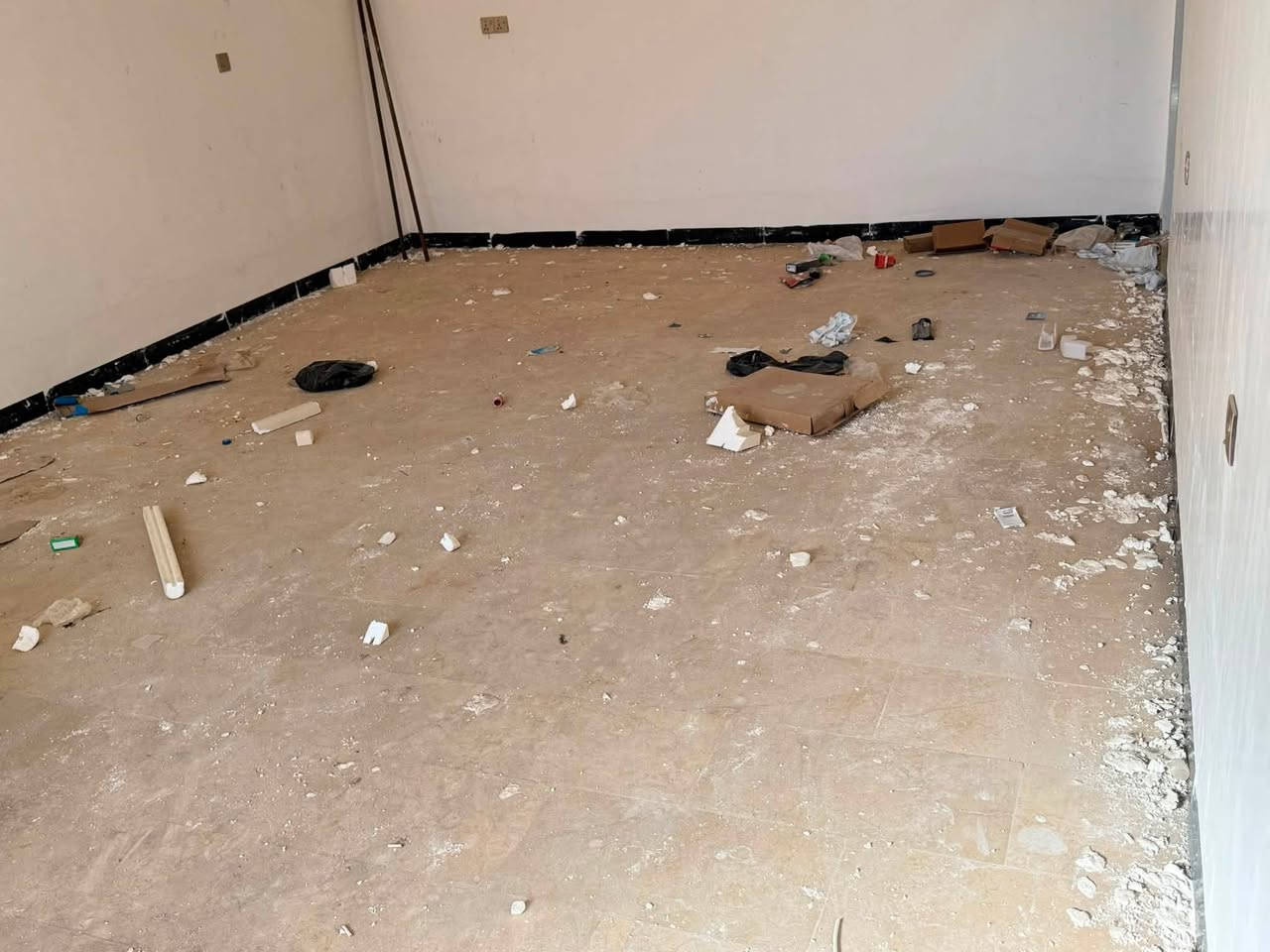 سلام عليكم خلفه سيراميك مرمر وكرانيت وبور سلين ولوح وبايات درج متفرغ حاليآ  فقط داخل كربلاء اتصل وخادم ***********
***********تحب تشوف الشغل  راسلني واتساب
