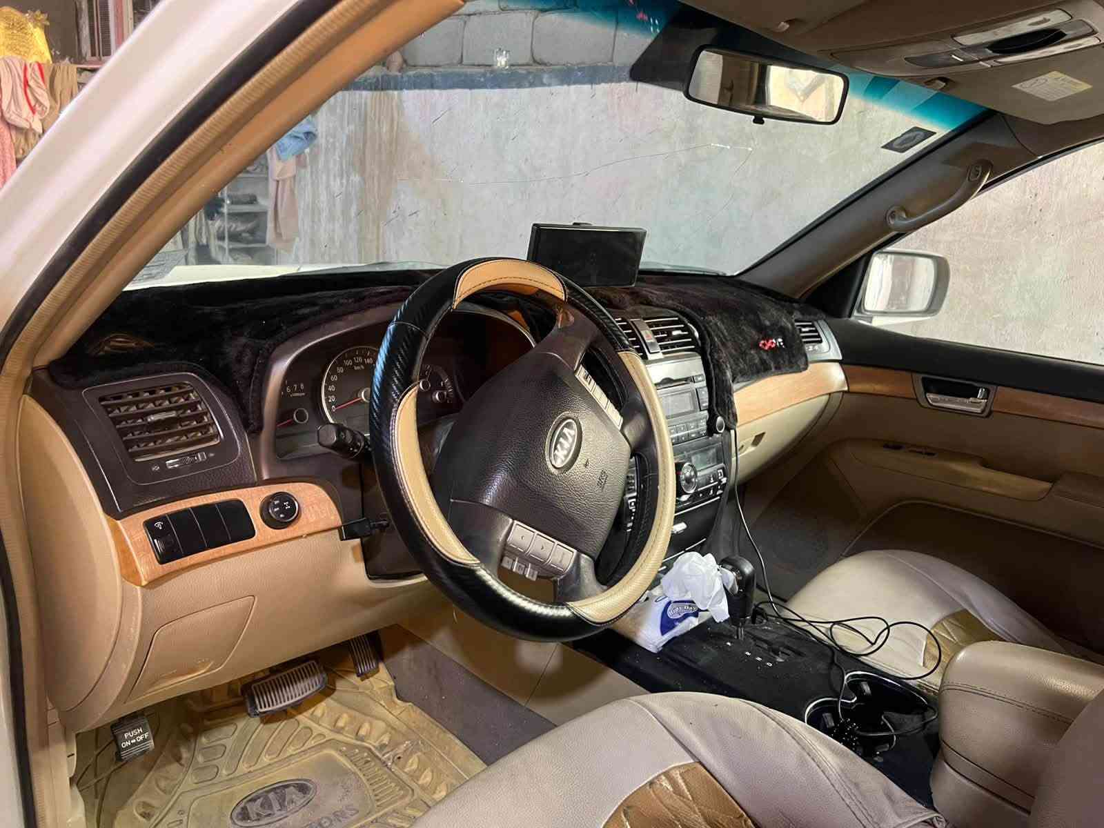 سلام وعليكم كيه موهافي البيع مروس فقط بتاهو السياره خليجي فول موصفات داخل عسلي السياره بيها بنيد فتح فتحو من بدلت مكينه وبيها قطعه زغيره صبغ بلباب الصدر وبيها الصندوك تقسيم السياره رايدها 120 وبيها مجال مكاني البصره  ام قصر ***********
