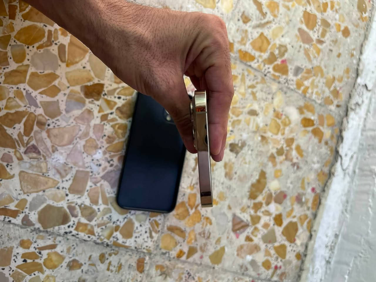 ١٣ ابر ماكس الشراق الوسط الذكراه ٢٥٦ البطاريه ٨٣ التليفون وترا مكفوله بس الضهر مكسور جديد السعر ٦٥٠ لف بيه مجال
المكان بغداد مدينه الصدر ***********
