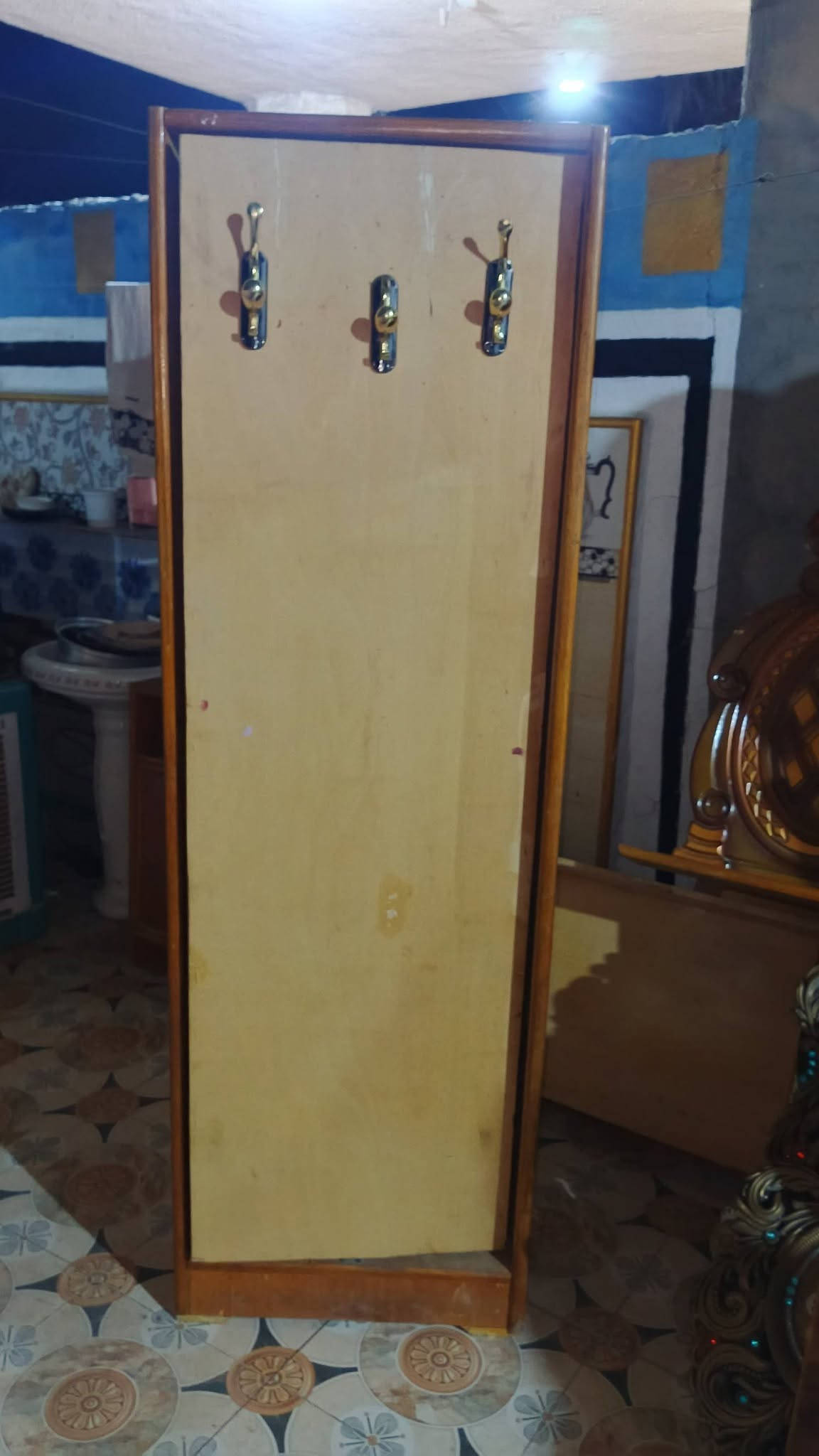 غرفه اخشاب • نضيفه • كنتور 6 ابواب