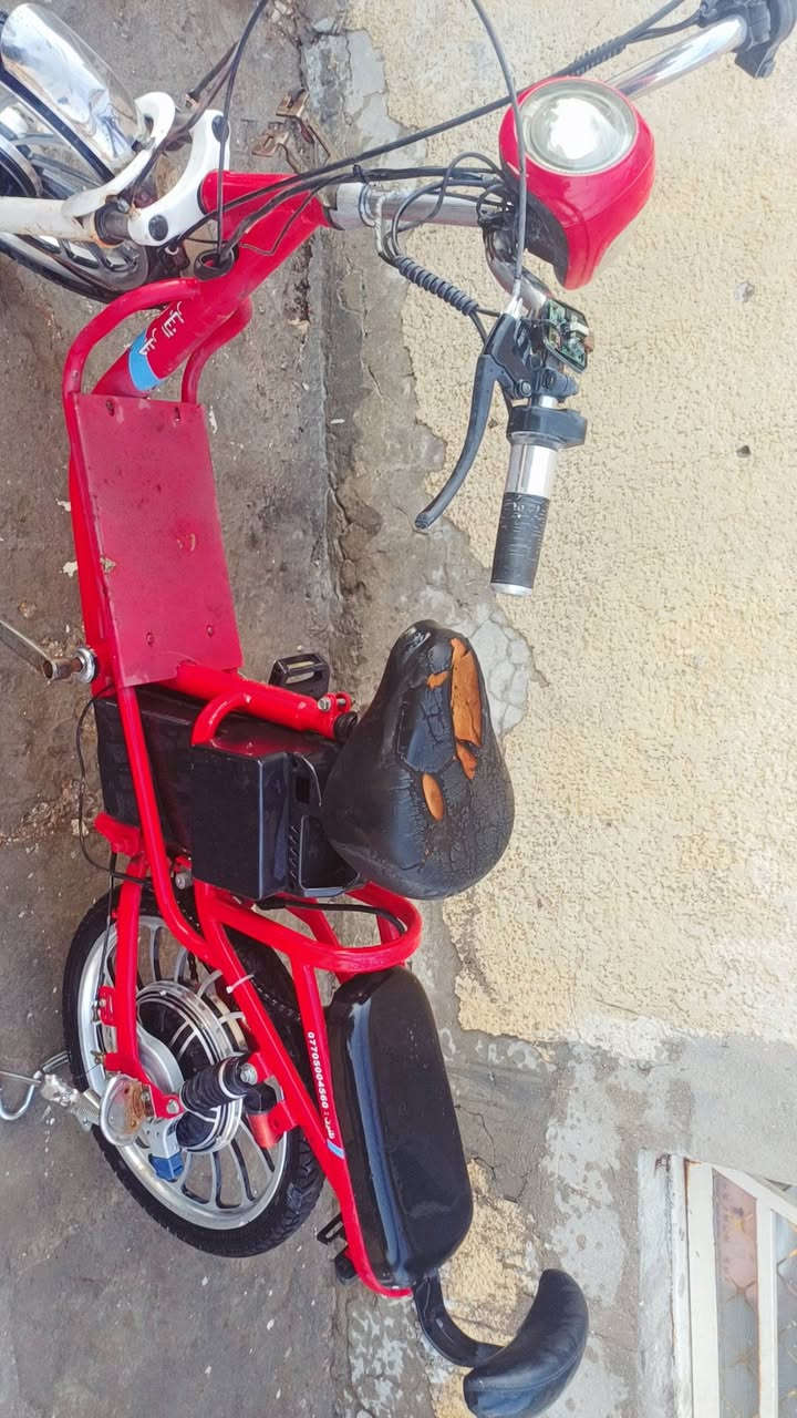 سلام عليكم
للبيع دراجه شحن مديل ٢٠ 
مبدل تايرات جدد  مع بريك امامي وخلفي السعر 150 نقص بطاريات
وبي مجال العنوان بغداد 
***********

نص مكتوب في الصور:
- *********** : تليفون