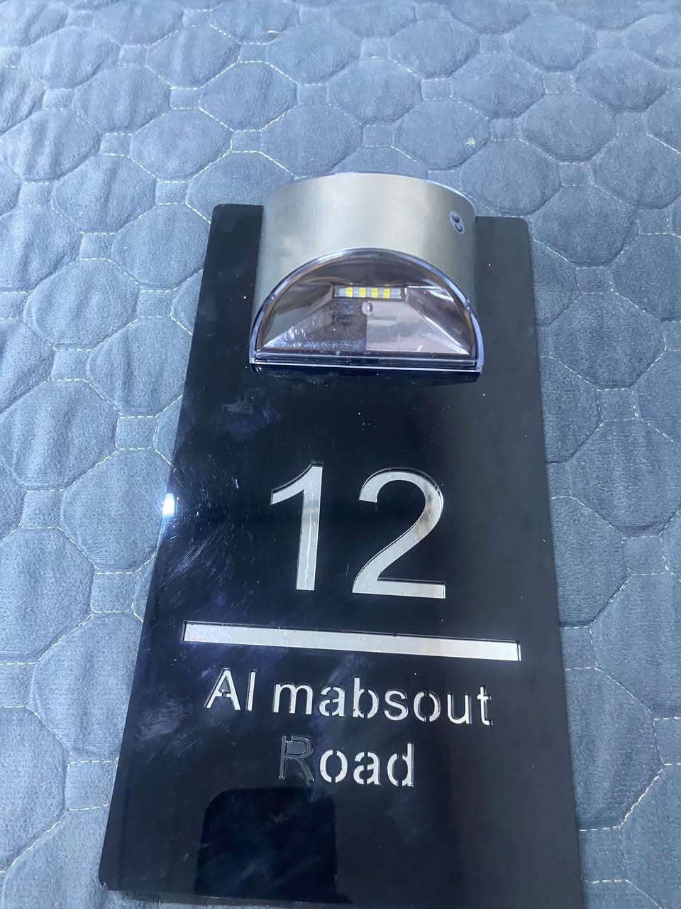 ليد جداري • طاقة شمسية