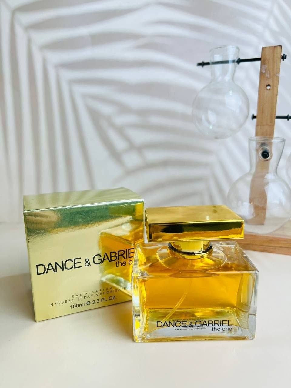 ✨ عطر دانس آند غابرييل ذا ون – DANCE & GABRIEL THE ONE ✨
عطر نسائي أنيق وناعم بتصميم فاخر، مناسب للمرأة اللي تحب العطور الراقية ذات الحضور الجميل واللمسة الأنثوية المميزة. يأتي بحجم 100 مل وبتركيز Eau de Parfum – أو دو بارفان. 

🌸 دانس آند غابرييل ذا ون يتميز بطابع عطري أنثوي يميل إلى الأجواء الزهرية الناعمة، مع إحساس منعش وأنيق يخلي العطر مناسب للاستخدام اليومي وكذلك للمناسبات والطلعات. 

💛 شنو يميز العطر؟
✔️ رائحة أنثوية راقية وناعمة
✔️ مناسب للمرأة اللي تحب العطور الملفتة بدون ما تكون مزعجة
✔️ حجم 100 مل مناسب للاستخدام المستمر
✔️ تصميم القنينة والعلبة يعطي إحساس بالفخامة والأناقة
✔️ مناسب للدوام، الطلعات، الزيارات والمناسبات
✔️ اختيار حلو كهدية لمحبات العطور النسائية 🌷

السعر ١٠ الالف 
🚘يوجد خدمة توصيل لجميع محافظات العراق ٤ الاف🚘 

📦 للحجز والطلب:

📲 واتساب أو اتصال: ***********
💌 أو مراسلة الصفحة مباشرةً

✨ MIXA STORE | كل اللي تحتاجينه بمكان واحد
