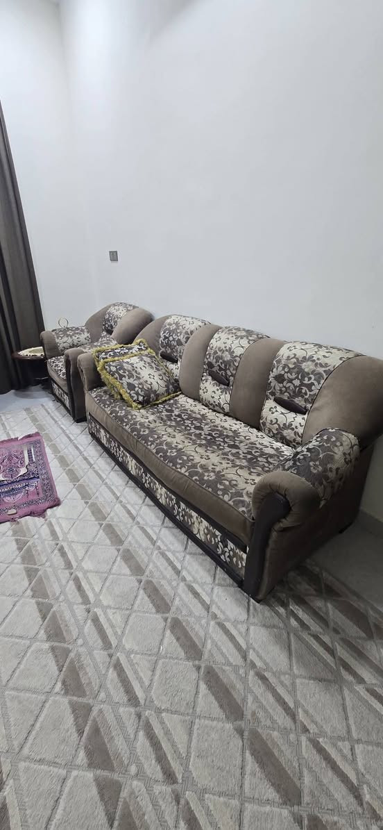 قنفات مستعمله للبيع عشر انفار بحاله متوسطه
السعر 200 استفسار ***********
