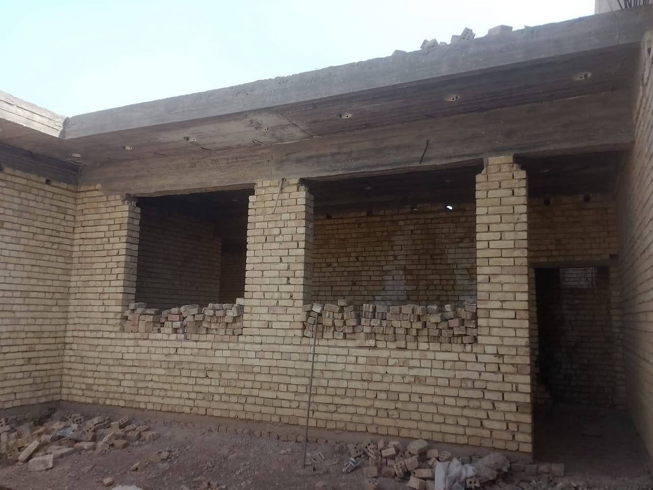السلام عليكم بيت للبيع   هيكل مساحه 250 متر في رئاسه الوزراء طابو صرف قرب المدينه المائيه الاستفسار الاتصال على الرقم  ***********
