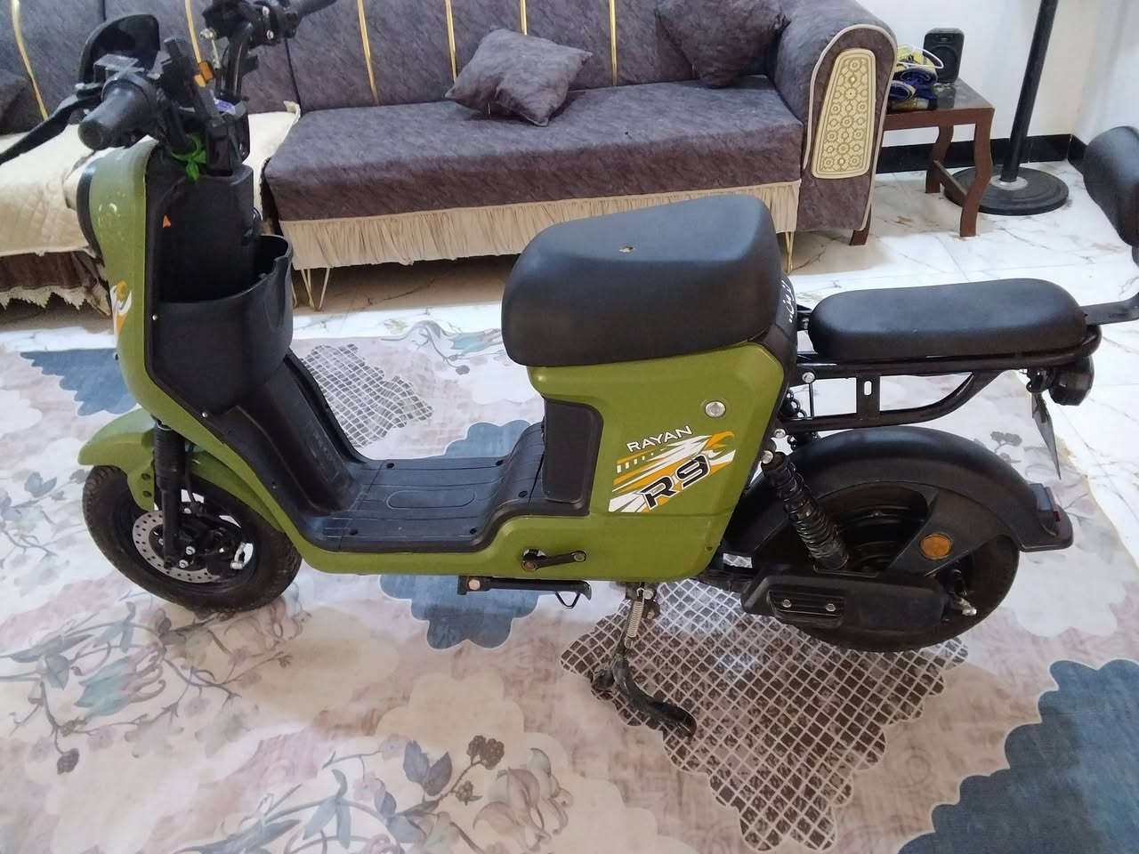 سلام عليكم درجة شحن للبيع في كربلاء دراجه نضيفه نازله من المعرض صار 4اشهر 
شركه الريان خمس بطاريات الاصليات اشاشير دبل يمنه يسره مابيه شي وعلي الدراجة نضيفه الرقم. ***********لو خاص سعر الدراجه 450وبيه مجال العنوان كربلاء طويريج رقم ***********
