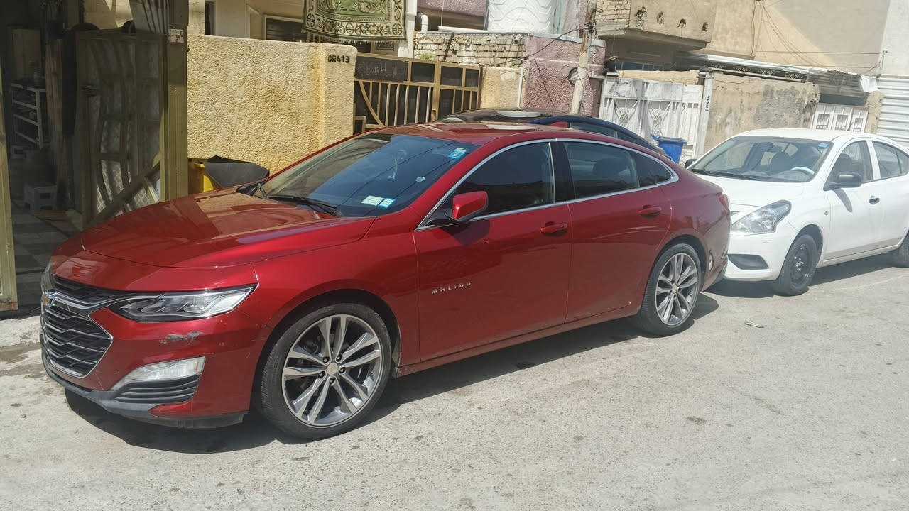 ماليبو 23 ماشيه 7000حادث خفيف قطعه وحده فقط كما موضح بالصور
***********
