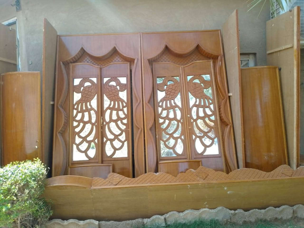 عندي غرفة اخشاب طابقين ٦ابواب نجارة ضخمه كلش
***********
