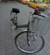للبيع بايسكل بناتي باله حجم 27 على وضع الشركه كلشي ما مبدل  كير وحساس ...