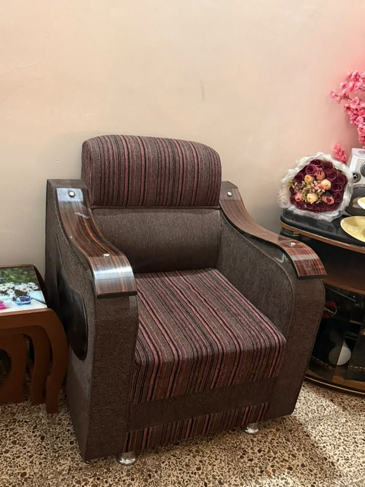 هذا الطخم عدنا للبيع عشر نفرات نريده ب ٢٠٠ وبي مجال للتواصل على هذا الرقم ***********
