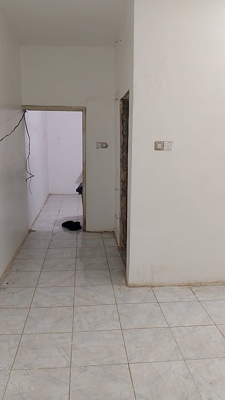 بيت للبيع لمساحه 100واجهه خمسه نزال عشرين طابو صرف لمكان لعبيدي شارع يوسف شريط السده ستقبال  وصاله وغرفه وحمام ومطبخ جوه فوك غرفه وحمام الاستفسار ***********
