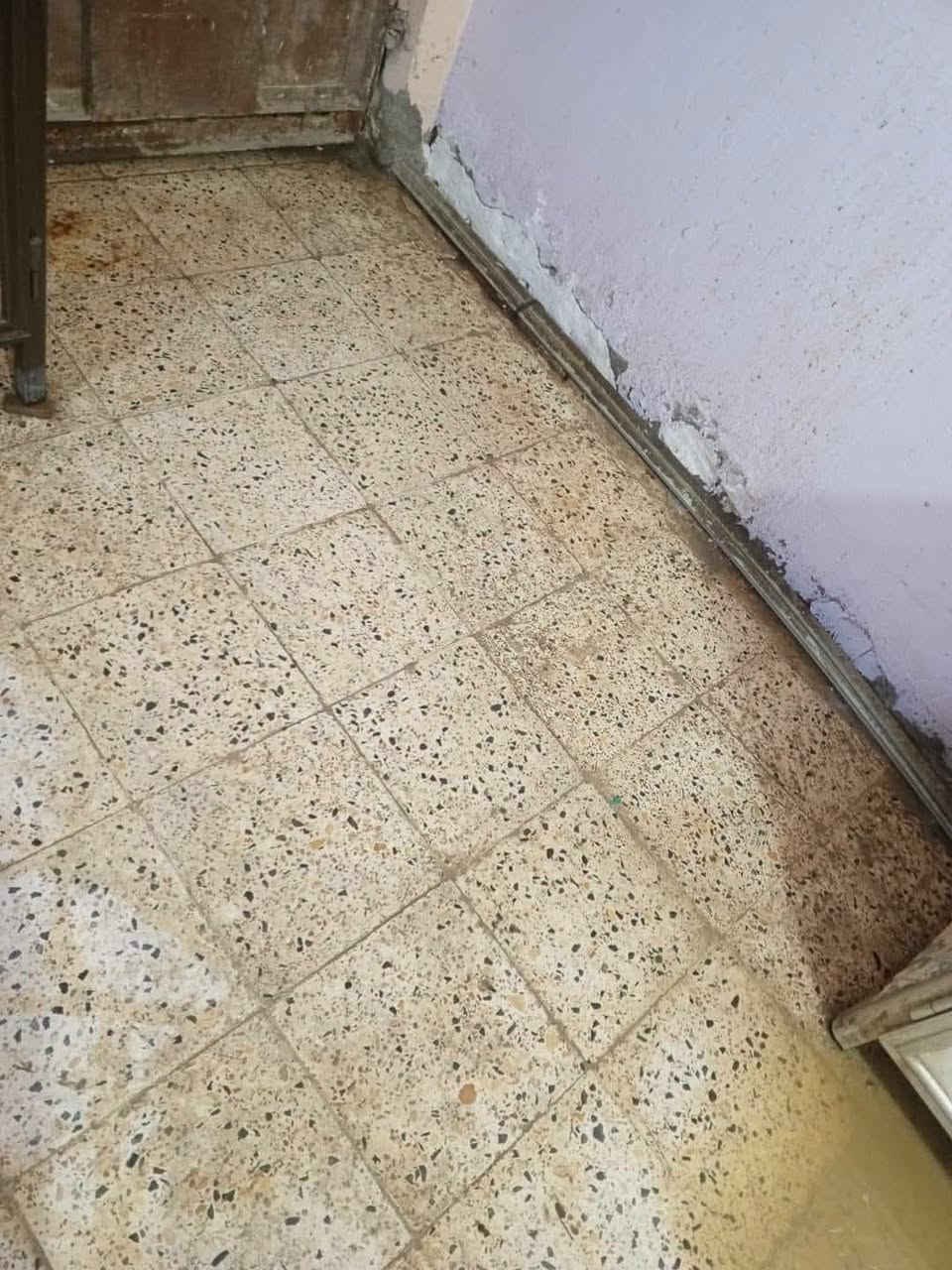 متوفر يمي بطش الاصلي مزيل دهون الخارق بنات نضفو مطابخكم قبل المدارس 

كيلو البطش ب ٨ توصيل الفين 

رقم الحجز وتساب ***********

نص مكتوب في الصور:
- سيتم كتم صوت الهاتف عند تلقي المكالمات والإشعارات