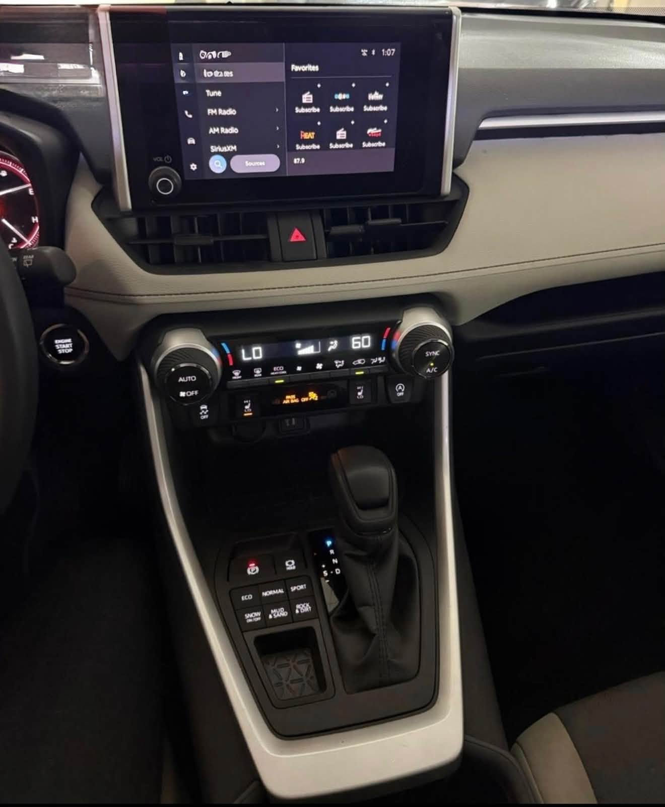 TOYOTA RAV4, XLE, 2025                                السعر. 209 ورقه 
موديل  2025
                                             
بريميه فول.  موصفات🔥🔥🔥
رقم كاتى 

بانزين 

ماشيه20 ميل

لون مارونى   

فول مواصفات 

فتحه 

بصمه 

كرسي كهرباء 

صندوك كهرباء 

نقطه عمياء  

 دفع رباعي 4*4

الحادث 

واحد جاملغ سبوغ بس بدون ارباك بدون دواخل 

للاستفسار 
***********📞
