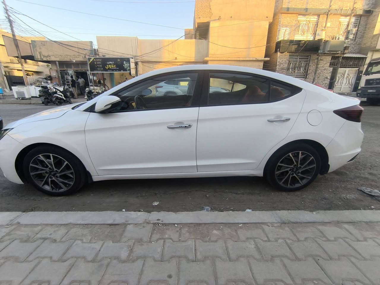 السلام عليكم سيارة النترا 2020 خليجي فول مواصفات بصمه مري شفط ترحيب كشنات جلد قطعتين تبريد سلايت شاشة كامره تحكم جهتين بيها جاملغ صبغ الامامي فقط مكاني كربلاء للأسفسار اتصل على الرقم ***********

