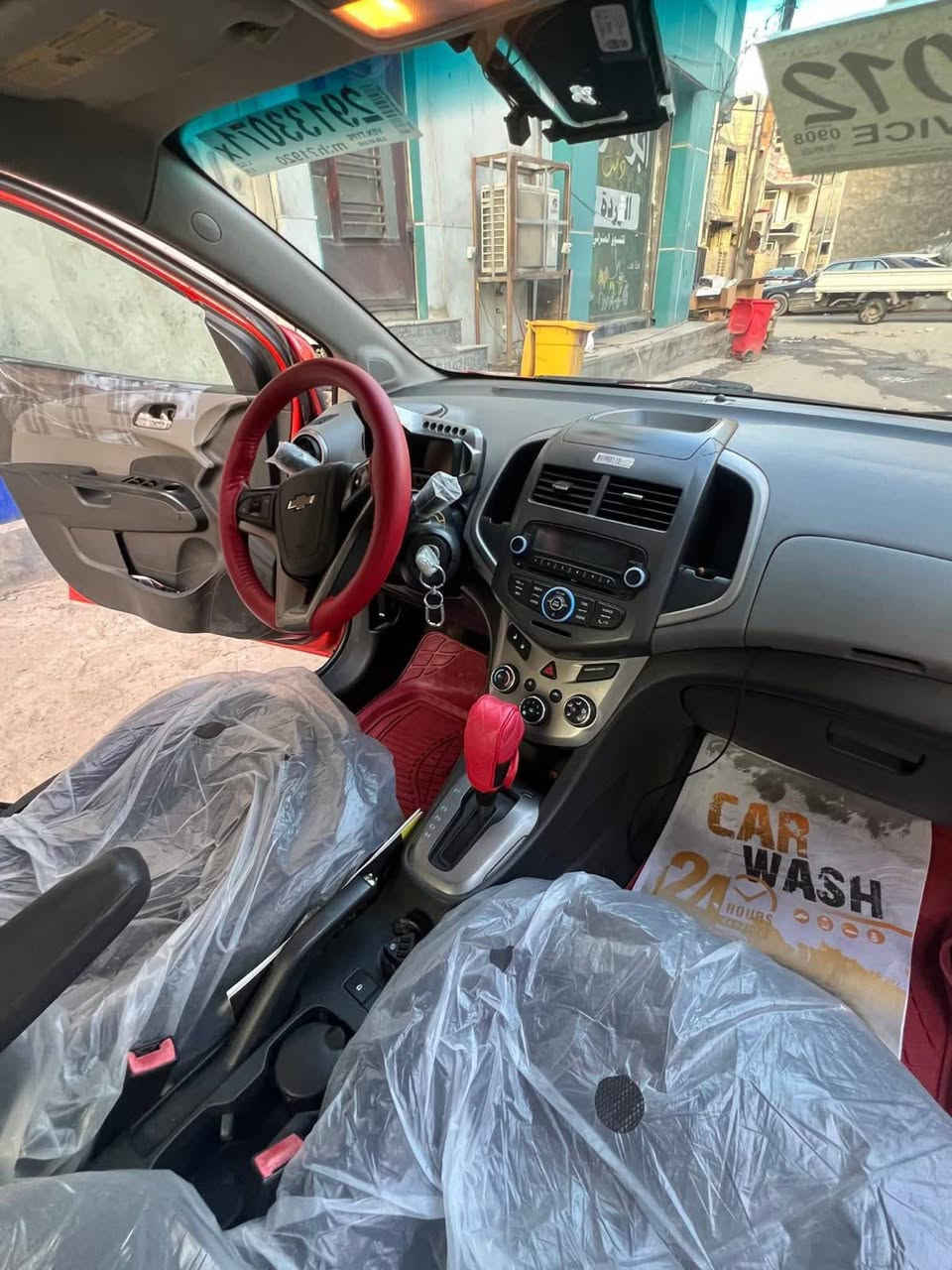 📣 منشور بيع سيارة:السلام عليكم ورحمة الله وبركاته.. للبيع فقط 🚗 نوع السيارة: شيفروليه سونيك (Chevrolet Sonic).📅 الموديل: 2012 (وارد أمريكي).🎨 اللون: أحمر مميز مع تخطيط رياضي باللون الأسود على الغطاء والسقف الرقم: رقم مشروع وطني جاهزة للتحويل أو الوكالة. قطعتين صبغ أبرز المواصفات العامة لهذا الموديل:المحرك: اقتصادي وعملي جداً مكينه 1400 (4سلندر).ناقل الحركة: أوتوماتيك. وتحكم مقود.الأمان: نظام فرامل ABS،  (ايرباك) .وضعية تبريد وتدفئة شغالين، السيارة ناعمة وجاهزة السعر 53/هاتف /*********** مكان سياره الانبار/فلوجه
