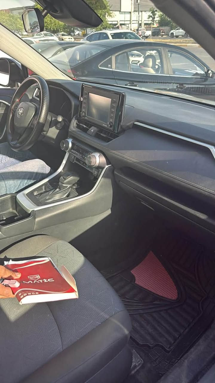 السلام عليكم
راف فور ٢٢ وارد امريكي XLE

رقم اربيل الجديد 

اللون سموك مميز 

الحادث سرقه دعاميات فقط 

مكان الخالديه 

السعر ٢٣٥ 

***********

نص مكتوب في الصور:
- $17,100 USD
- 4 / 10