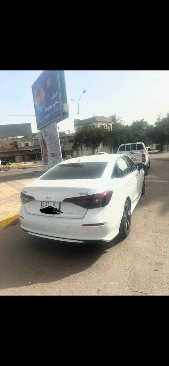 📌 للبيع: هوندا سيفيك تورينج 2025 (Honda Civic Touring) -

🚗 المواصفات الأساسية:

 الموديل: 2025

 الفئة: تورينج (Touring) - أعلى فئة بالكامل

 المسافة المقطوعة (العداد): 35,000كم

 المحرك:  2٠0Lقوي واقتصادي جداً

 اللون الخارج [ ابيض صدفي ]

 اللون الداخلي: [ جلد أسود ]

 حالة البودي والميكانيك: بحالة الوكالة مكفولة (شرط الفحص كير ومحرك وشاصي)(السيارة بدون صبغ فقط الدعاميه)

✨ أبرز مواصفات فئة التورينج:

 نظام صوتي فاخر من BOSE مع 12 سماعة

 مقاعد جلد مع تحكم كهربائي وتدفئة

 شاشة معلومات ترفيهية تعمل باللمس قياس 9 إنش

 شاشة عدادات ديجيتال بالكامل قياس 10.2 إنش

 دعم لاسلكي لنظامي Apple CarPlay و Android Auto

 شاحن لاسلكي للهواتف الذكية

 فتحة سقف

 حزمة الأمان الذكية Honda Sensing (تحديد المسار، رادار، كبح تلقائي، ومثبت سرعة ذكي)

 حساسات ركن أمامية وخلفية مع كاميرا خلفية

 تشغيل عن بُعد ودخول ذكي بدون مفتاح

📄 الأوراق والترخيص:

 [جاهزة للتحويل فوراً / سنوية سارية]

💰 السعر المطلوب: [خاص]

📍 الموقع: [بغداد / السيدية]

📞 للتواصل والاستفسار: [رقم الهاتف ***********

