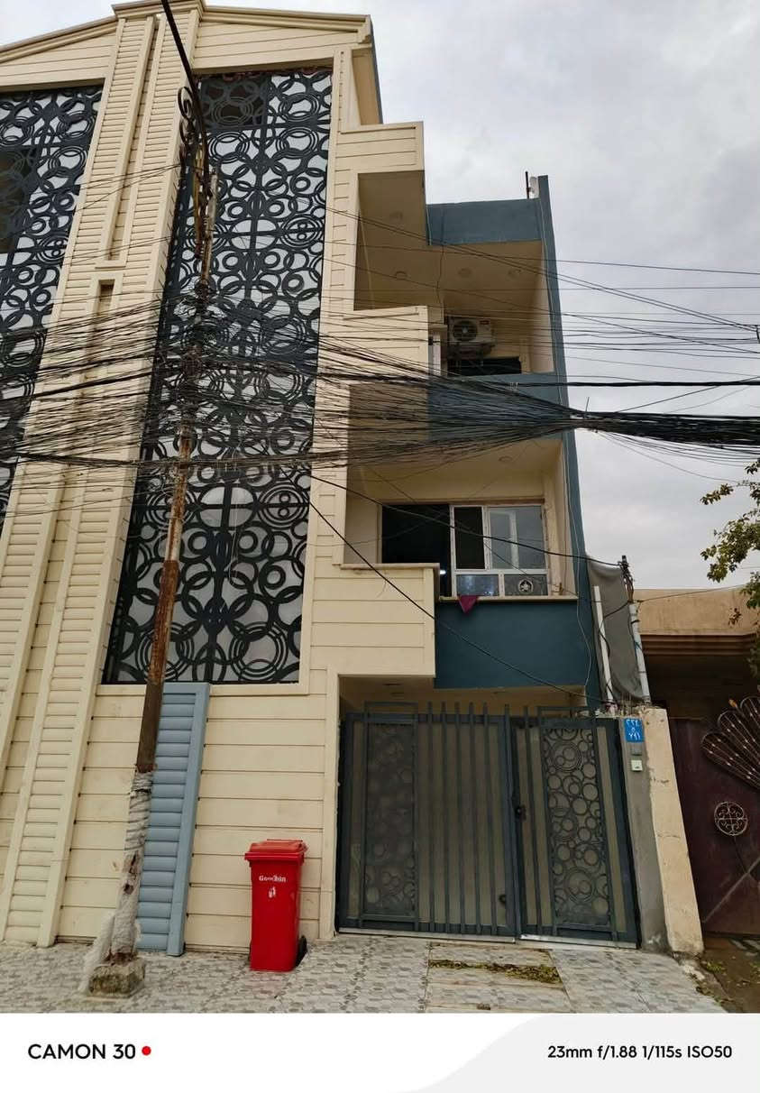 🏡 عروض مكتب قصر الفخامة للعقارات والمقاولات

🔹 دار للبيع
📍 الموقع: حي المرور، مقابل متنزه السندباد، قرب دورة البكر.

📐 المساحة : 95 م²
📏 الواجهة: 6 م
🏠 البناء: طابقين

تتكون الدار من:

* 3 غرف نوم
* هول
* غرفة استقبال
* مطبخ
* 2 صحيات

💰 السعر: 140,000,000 دينار عراقي

📞 للاستفسار أو المراسلة عبر واتساب:
***********
***********

📍 عنوان المكتب:
حي النور، سايدين دانية ماركت، بعد ملعب كلاسيكو.

مكتب قصر الفخامة للعقارات والمقاولات
نسعى لتقديم أفضل العروض العقارية بأفضل الأسعار.
