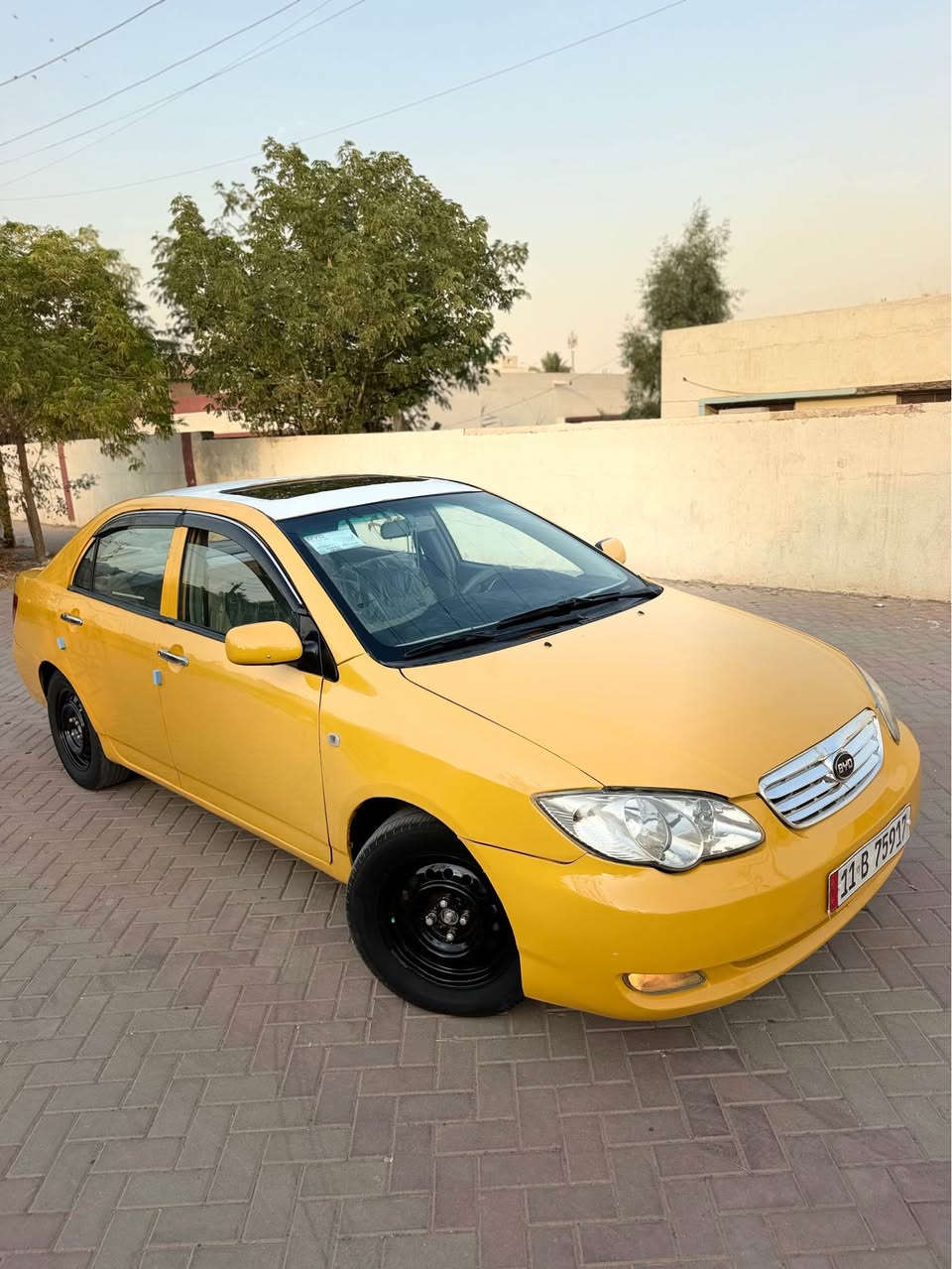 السلام عليكم 
بي وايدي f3 2013 
الرقم وهزه وسنويه جديده 
كير ومكينه خير من الله
صدر امامي خلفي جديد 
تبريد شغال 
كهربائيات كلها شغاله 
تخم تاير جديد 
السياره مصبوغه جماليه بيه حاملغ خلفي فقط 
مكاني بغداد حي العامل 
السعر ٣٩ وبيها مجال بسيط 
*********** بغداد, العراق
