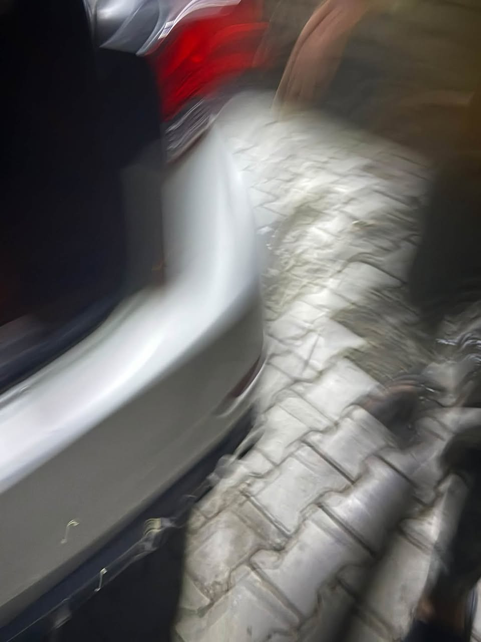 السلام عليكم
الانتره موديل ٢٠١٤ ابيض
فول واحد ع واحد عده البصمه 
رقم انكليزي بغداد بسمي تحويل ثاني يوم تخم تاير جديد قبل اسبوع شديته غرفه جلد 
دوشمه ارضيه جلد هواي بيها مواصفات السياره تعمل بنظام 
بانزين وغاز منضومه 
رحمه الوالديكم اقوه السونار قبل لاتخابره ملاحظه السياره بيها بدايت راجس ممسوي ماعندي مجال 
السعر ١٢٠ غير قابل للتفاوض 

***********
