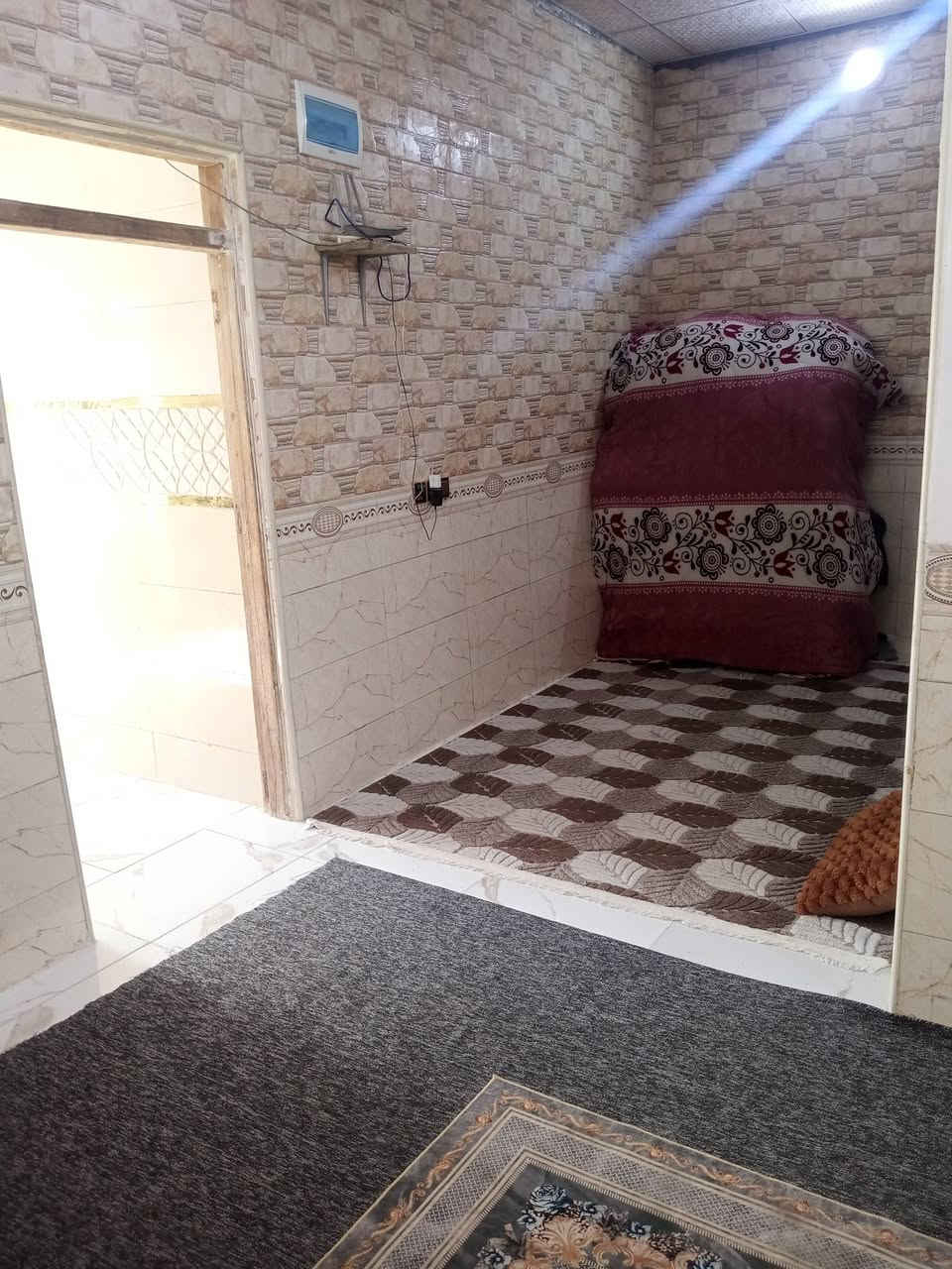 السلام عليكم ... بيت للبيع 38 وبي مجال بسيط منطقة الصدر الثالث مشمول بقرار 320 للتطويب ان شاءالله  مساحة 112 متر مكان البيت بين فرع اسواق فدك وبين 17تموز الكوفه سايدين جامع الاحسان وقريب ع سايدين الي يرحن للصناعي مستشفى ابن بلال كل الخدمات متوفره يمه باقي صور وفيديو للبيت وتفاصيل كامله للاستفسار اكثر مراسلة الصفحه او الاتصال ع الأرقام ***********... *********** وات ساب
