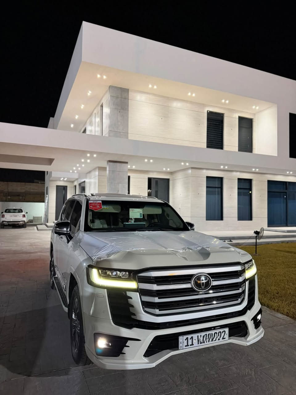 � للبيع لاندكروزر VX Twin Turbo Limited
{ السلام عليكم ورحمة الله بركاتة}❤️

• الموديل: [2023]
• الممشى: [33]
• اللون: [ابيض صدفي🤍]
• وارد: [بريم اصل]
• المواصفات: VX Twin Turbo Limited
• السيارة: [كفالة عامة]
• الحالة: نظيفة جداً
💰 السعر: [٦٩٥] بيها مجال للشراي
📍 المكان: [البصرة]
📞 للتواصل: [***********]
السيارة جداً نضيفة بحالة الوكالة بالحقيقة احلة من الصور السيارة ماشية فقط ٣٣ الف كيلو
السيارة رقم بغداد
