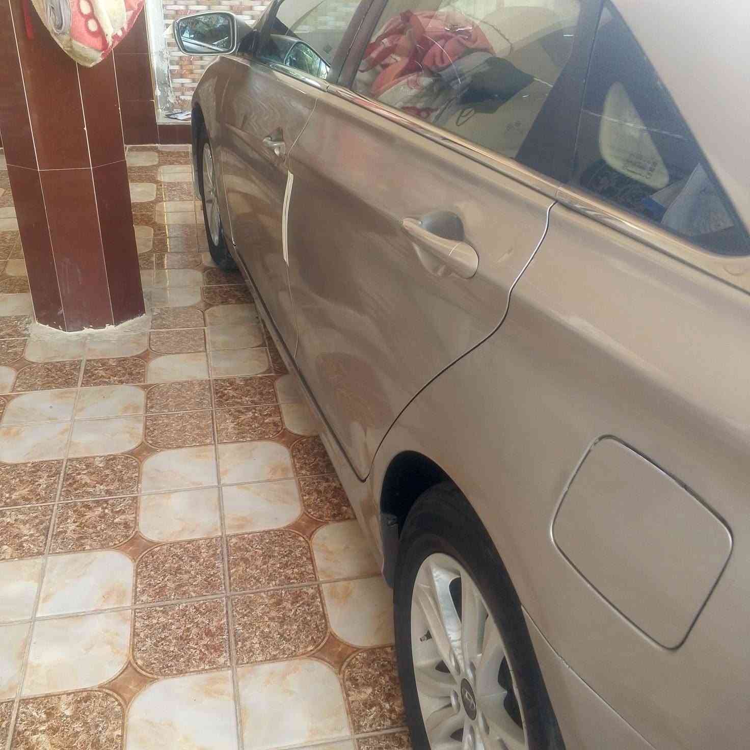 السلام عليكم سوناتا ٢٠١٤. دخول جديد خليجي كصه جنطه متومه سنويه جديده جاهزه تخم تاير حداده مكينه وكير دوش ٢٠٠٠  تبريد ثلج  داخل بيجي كارتون مكان بصره السعر ٤٢ وبيه مجال بسيط للشراي ***********
