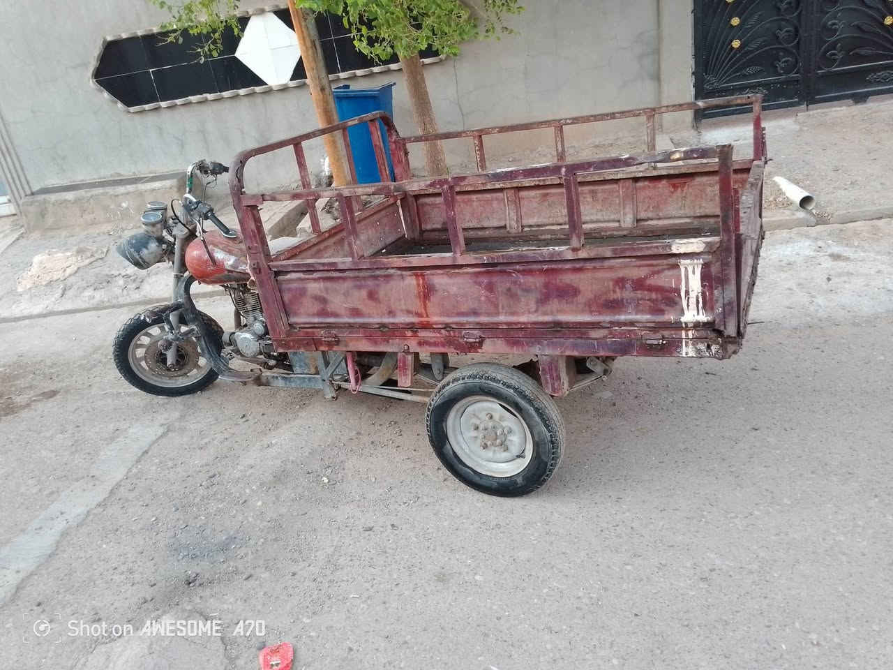 ستوته البيع موديل ١٤محرك 18شرط محرك اخرس نشاط معدل فول كل عيب ما بيهه نص هندر ستوته مال شقل تريد فرت ايد شويه سعرهه 550بيهه مجال بصيط مكاني حي العسكري شركه طارق خابر ودلل ***********

نص مكتوب في الصور:
- Shot on AWESOME A70