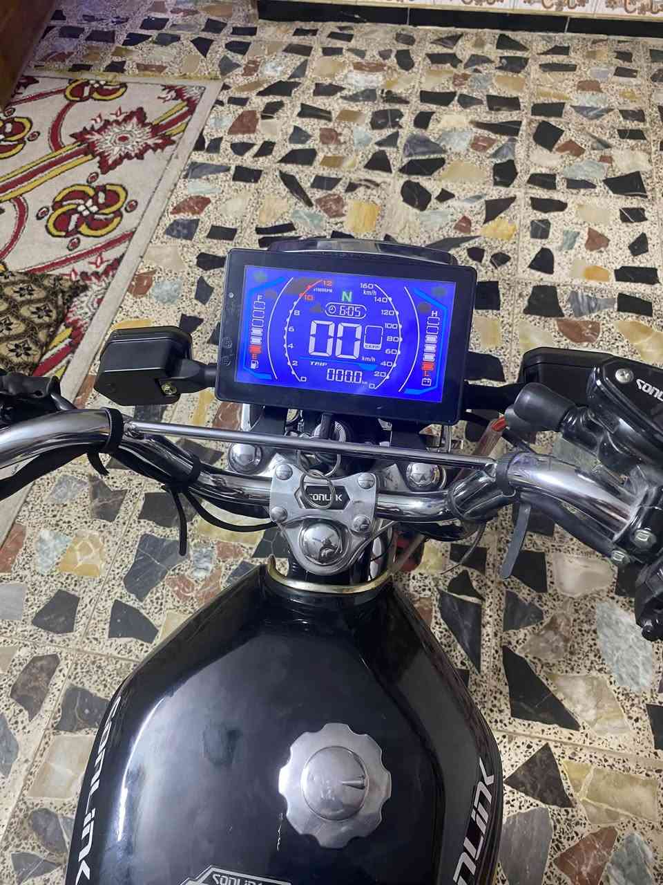 سلام عليكم عندي هاي دراجه  للبيع دراجه جديده بحاله الوكاله قبل فتره نزلت من رمبه حته مامشتغله دلفري جديده بعدهه مكفوله كفاله عامه من كلشي سبانه ماحاط عليهه مكاني بغداد مدينه صدر ***********
