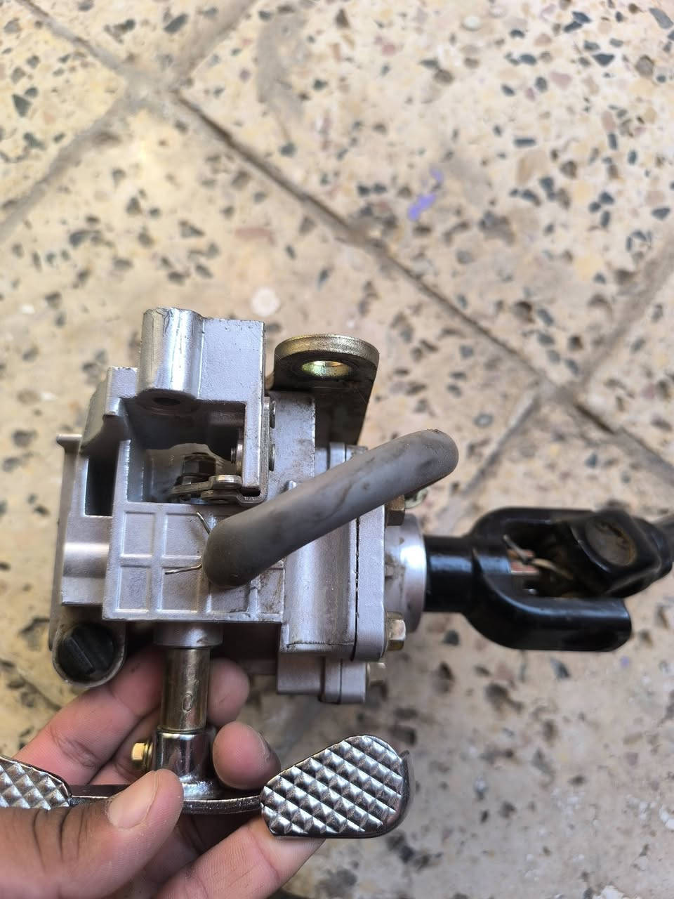 السلام عليكم كير بوكس ستوته جمره حجم 200 للبيع كلشي مابي جديد بس ماصار على ستوته مالتي لان حجمها 150 والسعر خاص مكان السماوة مركز المدينه واذا ماحصلتوني على الفيس هذا رقمي ***********
