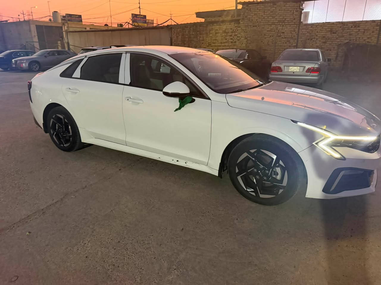 السلام عليكم2024 k5 خليجي   على وضع شركه✅  سبير مانازل.      محرك 2500

تحكم ستيرن

ويل كروم حجم 17

لد امامي خلفي 

اشاره بالمريء 

مريء شفط 

ترحيب عند الاقتراب 

تبريد قطعتين لمس

شاشه تاب كبيره

 كاميرا خلفيه 

تشغيل عن بعد 

جنطه ذكي 

مواصفات لk5معروفه

رقم بابل 
***********واتسابً
