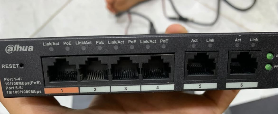 كاميرات دهوا ip عدد 3 5mp-4k
-جهاز nvr (هارد خزن )
-جهاز Switch power 
 - جهاز ubs
مستعملات قليل جدا مع كافة الملحقات 
السعر 375 
للاستفسار *********** - العنوان حلة
