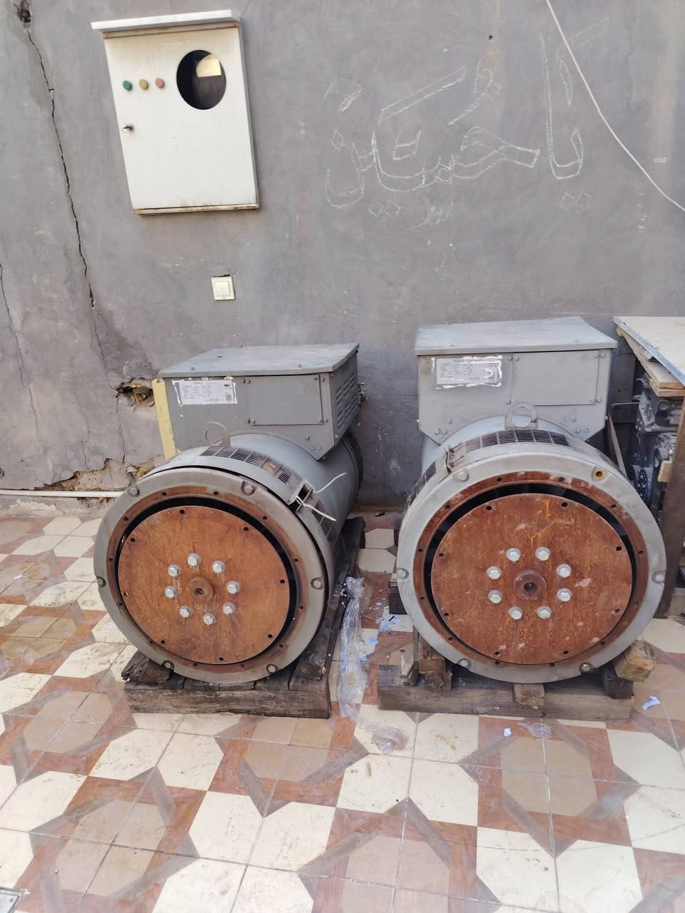 السلام عليكم  متوفر 
تم وصول وجبه روس توليد اوربي
(لوري سومر 320kva)
النضافه 100٪
 العنوان بابل حله
***********
