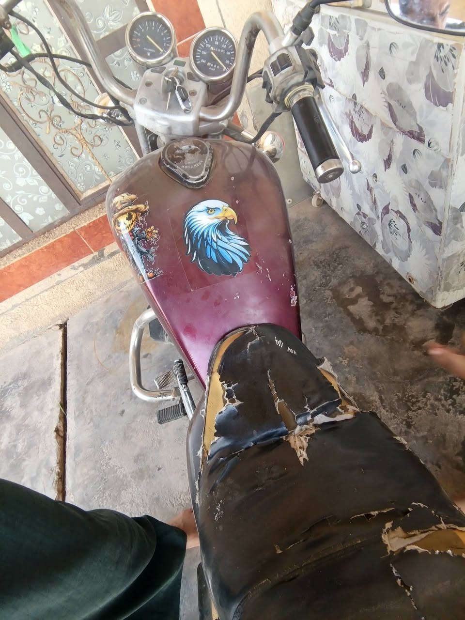 السلام عليكم ورحمه الله وبركاته.اخواني عندي ماطور هارلي بيه خيط دخان من يشتغل يكطع الماطور لحيم مابيه كفره من الخارج كاعد تايرات خلفي امامي جديد سلف كامل يحتاج باتري أشاير شغاله لايت ايضأ.السعر 250وبيه مجال كلش قليل.***********())(ملاحظه شباب الموشراي لأ أيتعبني يبقى يكتب ع خاص وبل الاخير ايروح وجماعت ال 170لايجيني راح ايكون الرد مختلف.
