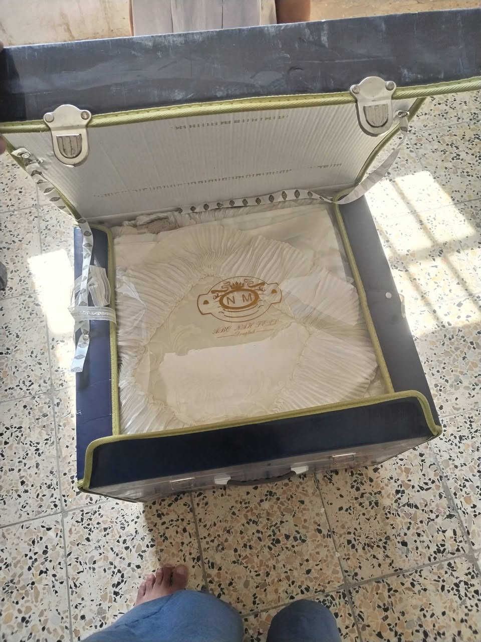 سلام عليكم ورحمة الله وبركاته عندي بعض الشقلات للبيع وكلمن سعرها داخل الصوره الي تعجبه خل يتصل على هذا الرقم ***********

