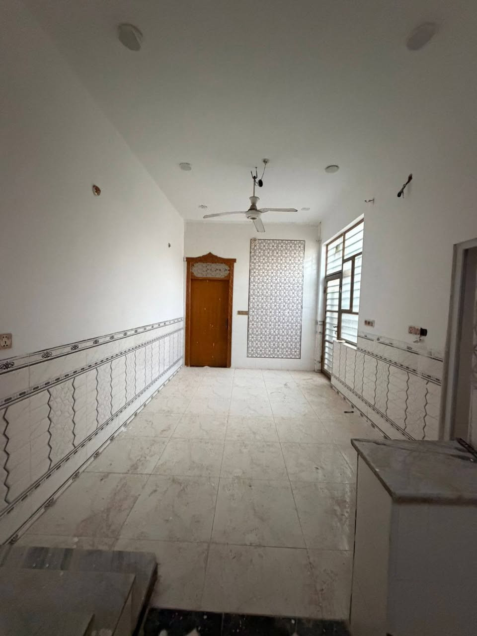 بيت يجار مجمع بيتي2 مساحته 100
متر سعر يجار 250كل شهر بشهر 
لاستفسار***********
