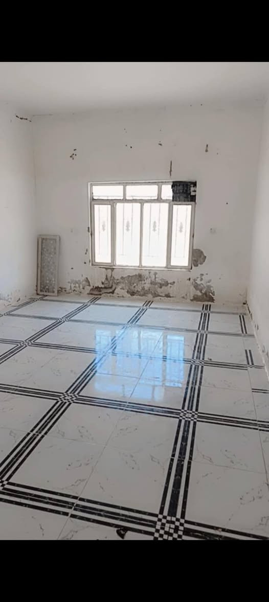:
للبيع بيت 200م

كوت / حي المنتظر 
قرب جسر الدجيلي - اول نزلة
يبعد 300م عن الشارع العام

المواصفات:
غرفتين نوم
صالة + استقبال  
مطبخ
مجموعة صحيات
سقف صب

الخدمات:
ماء 
كهرباء 
خط مولد
مرقم بلدية 
جاهز 100% مابي اي نقص

السعر: 20 مليون 
وبيه مجال ***********
