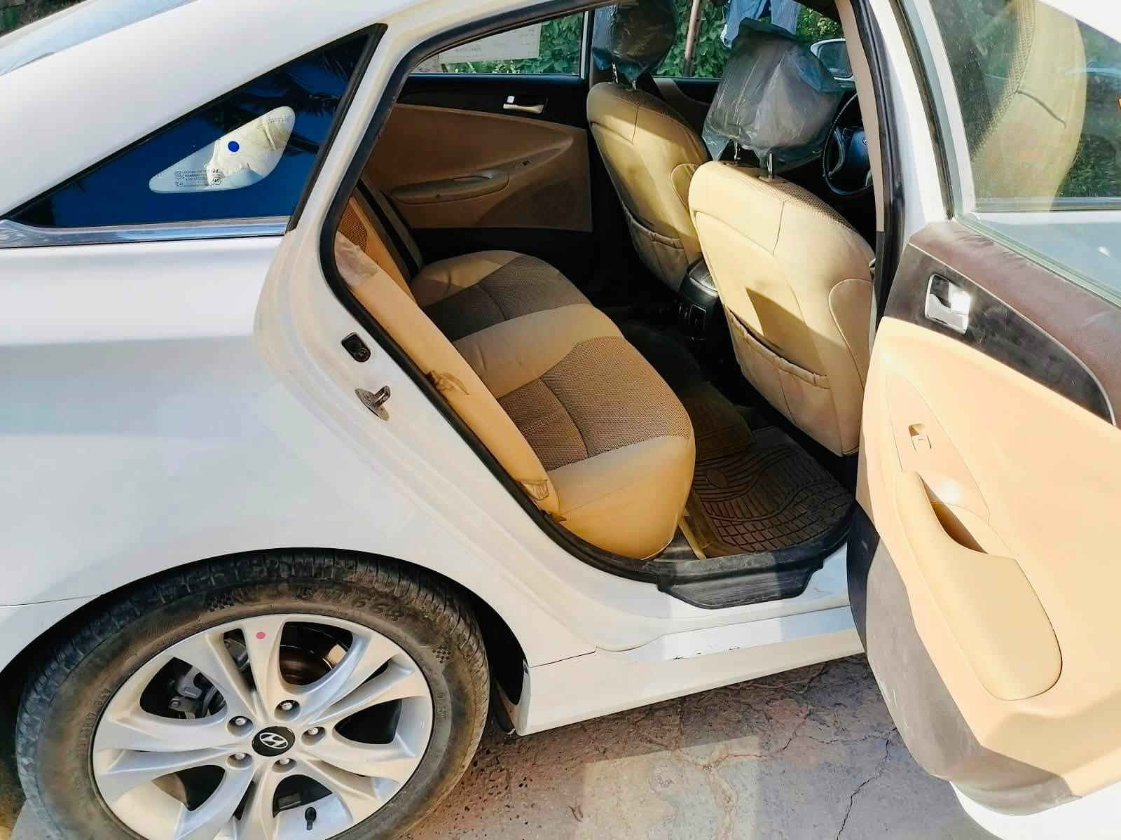 السلام عليكم سوناتا 2013 خليجي مكفوله
محرك 2400
سياره كامله 
تبريد 
تخم تاير 
دواخل نضيفه ع وضع الشركه 
السعر 132 بيها مجال 
مكان بغداد 
***********
