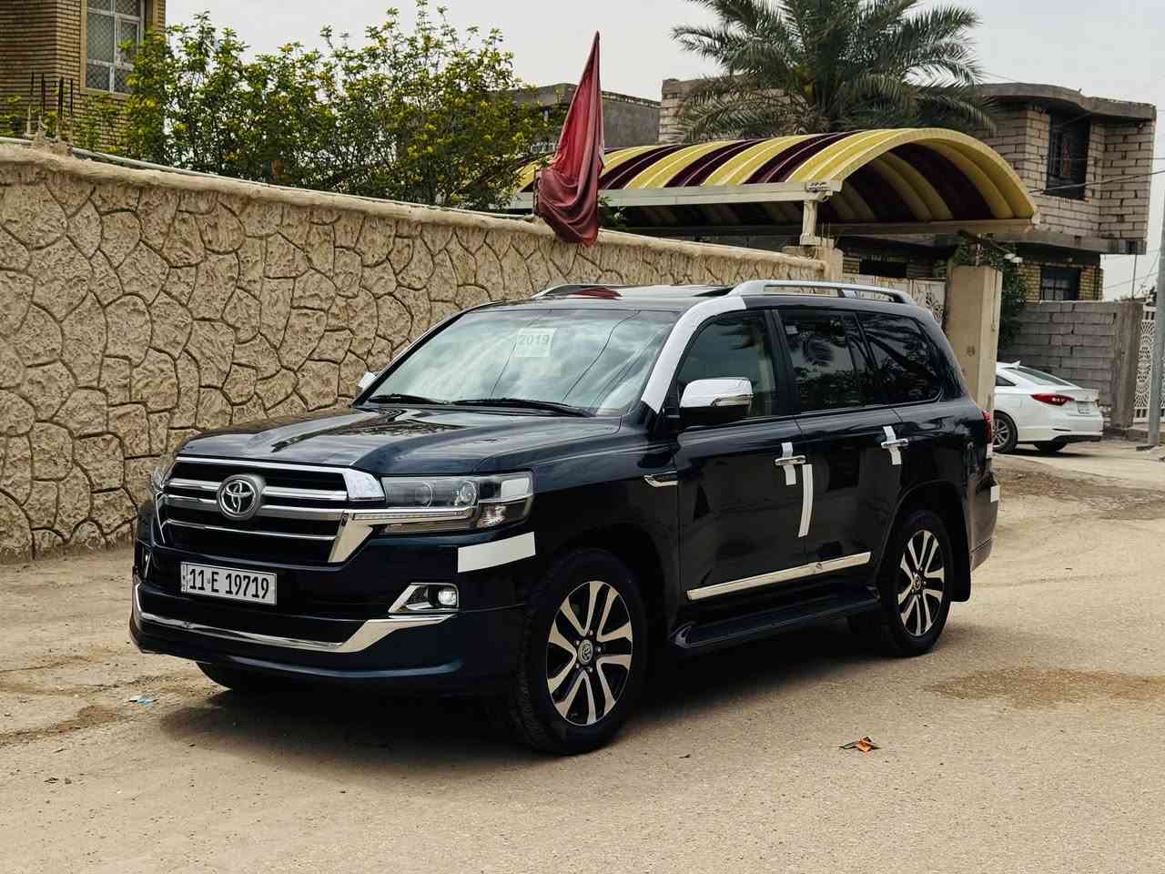 لاندكروزر V8 • ٢٠١٩ • رقم بغداد