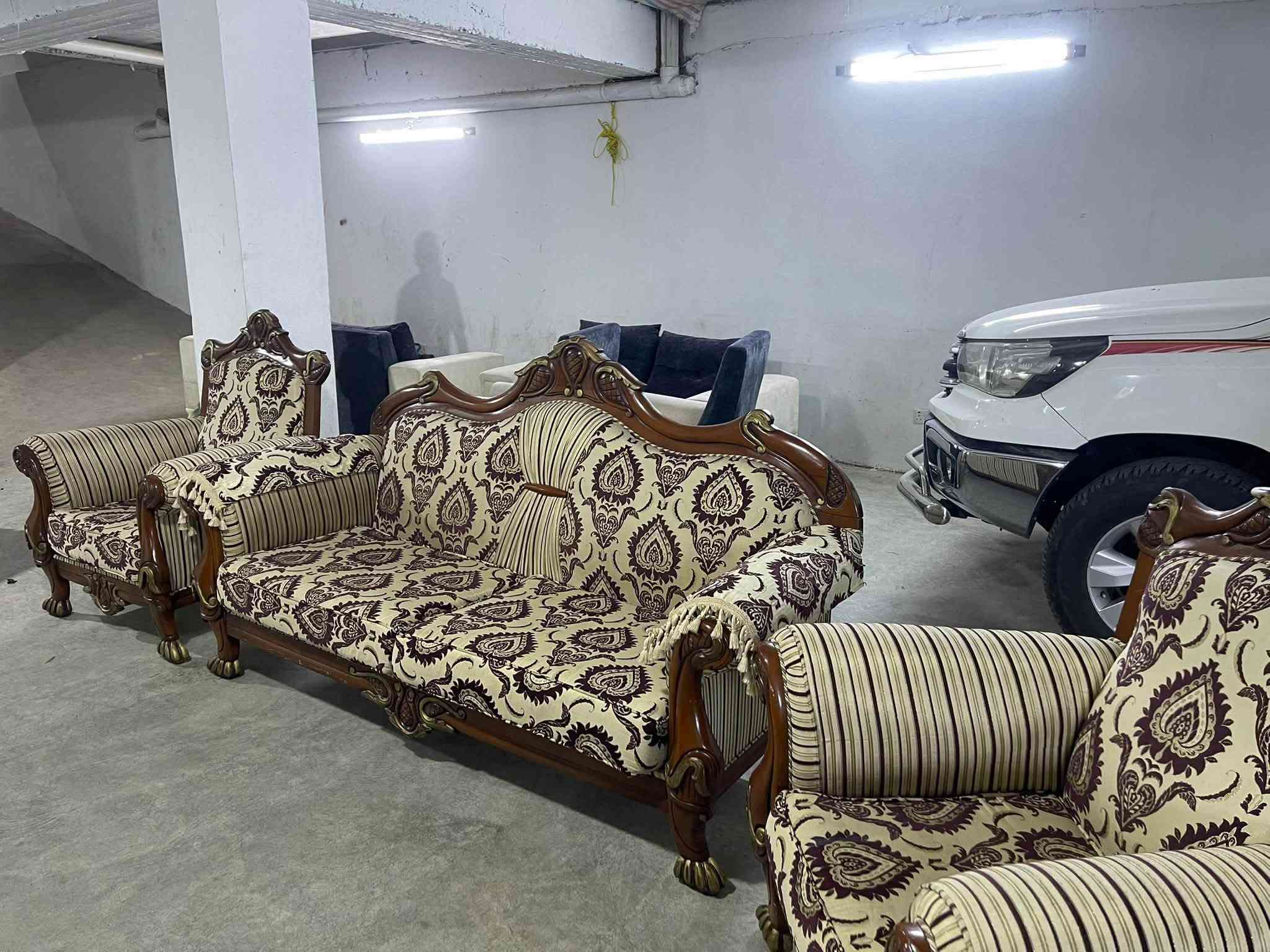 تاقمی کلاسیکی🔥
هاتینەوە بە تاقمێکی کلاسیکی 
10نەفەری ٪95 بەلۆکی ماوە 
بە پاکو خاوێنێ ماوە هیچ عەیب و 
عارێکی نیە ژم***********
