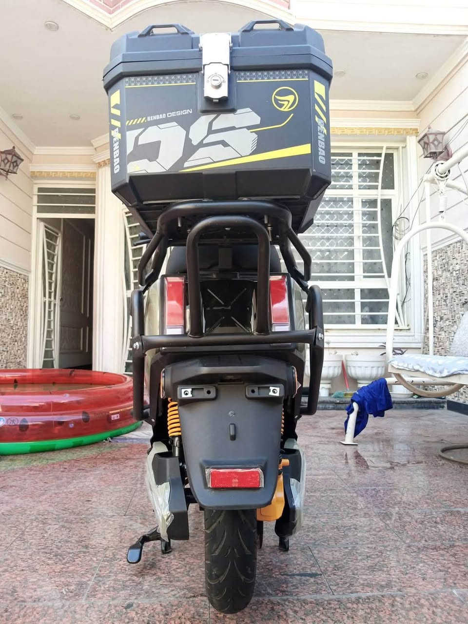 للبيع دراجه شحن النوع الصاعقة 05
البطارية كرافين 72 فولت 30 امبير 
ملف قوي 2000 واط اربع سرع 
لايت عالي ناصي زنون
دبل اشارة
بريك امامي خلفي هايدروليك
نظام APS مانع انزلاق
نظام السكيورتي
حجم التايرات 12/90
الدراجه مدرعة بالكامل 360 درجة
السرعه 85
تمشيك 70 كم بالشحنة
مستخدمه اقل ال20 يوم  
السعر 1.250 
مليون و250
العنوان بغداد زيونة شارع الربيعي 
الرقم ***********
