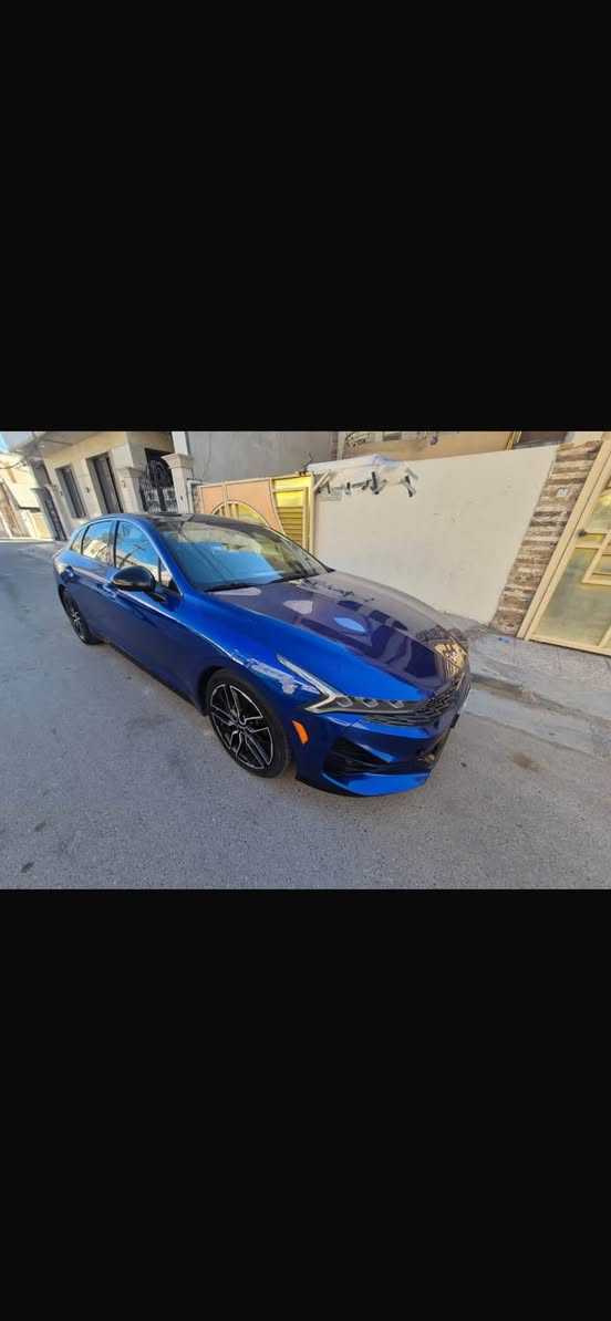 السلام عليكم
للبيع K5 موديل 2022 GT تيربو فول مواصفات
مواصفاتها 
مكينه 2500 تيربو

بك لايت LED

أشاير بالمري 

بانوراما 
ترحيب عند الاقتراب واناره باليدات
تشغيل عن بعد  بالبصمة
رادارات محيطيه امامي خلفي جانبي 
بريك تلقائي 
بيهىوضع الهدوء اثناء الاتصال 
شاشه كبيرة 
بيه سستم صوت مضخم وانارة داخليه مشدوده من امريكيا 
قياده ذاتيه 
توقف ذاتي 
بريك امامي ومانع تصادم تلقائي
بريك خلفي تلقائي في حاله الرجوع للخلف ووجود حركة مفاجئة
تحديد مسار  
مثبت سرعه
شاشة اعطال  
هندبريك بصمه 

٤ وضعيات قياده ( بيه وضعيه السبورت بلص تحول السيارة طياره بالانطلاقيه)

شحن لاسلكي 

اوتو هولد 

كرسي السائق كهربائي جلد 

تدفئة مقاعد إماميه 

سماعات + مضخم صوت  

داخل اسود جلد مختم GT  

وباقي المواصفات معروفه 

ماشيه 74 ألف كيلو

حادثه بالمازدة اليسرة  يعني طارف الجاملغ والبنيد و مبدلات 
الباب خلف السائق بيه بارد
الباب الي خلف السكن بيه شخط صغير و خفيف ومكحل وصورته بالمنشور واكو طخه خفيفه على كد ٤ اصابع خلف الباب مبينه بالصور 
السيارة كله ليبل واحد حتى الدعاميه الخلفية ،ماعدا القطعتين 
مكفوله من الشواصي واللغود 
كير مكينه كله بلادي  
صور الحادث بالمنشور
رقم السياره بغداد باسمي تحويل ثاني يوم 
ومكان السيارة بغداد
السعر 174 وبيه مجال 

للتواصل ***********
