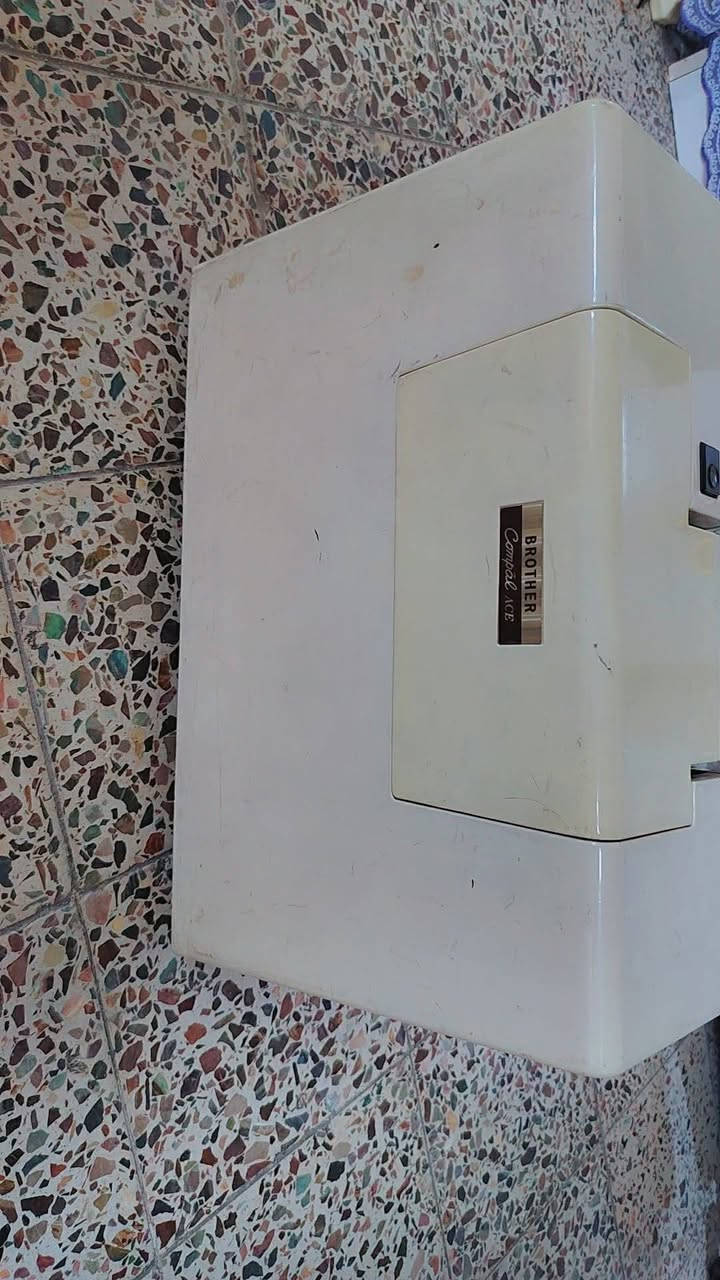 السلام عليكم مكينه خياطه للبيع جديده ممستعمله نضيفه جدا للاستفسار الاتصال على الرقم *********** واتساب
