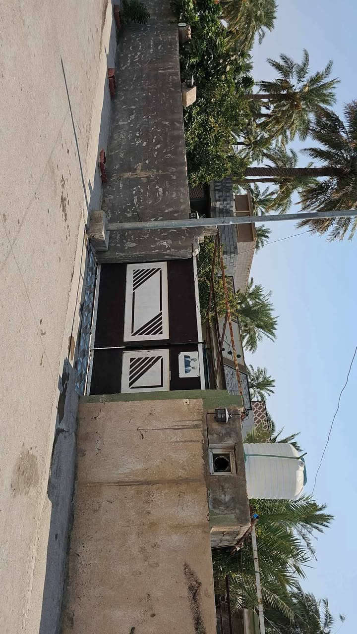 يا الله سلام عليكم دار للبيع الهارونيه قرية صخر عل سده كامل خدمات ماء +كهرباء+تبليط للباب يتكون من ستقبال +هول+صاله +مطبخ +غرف 2 جوه +غرفه فوك كامل سيراميك داخل خارج مماشي داير مداير البيت للستفسار ***********
