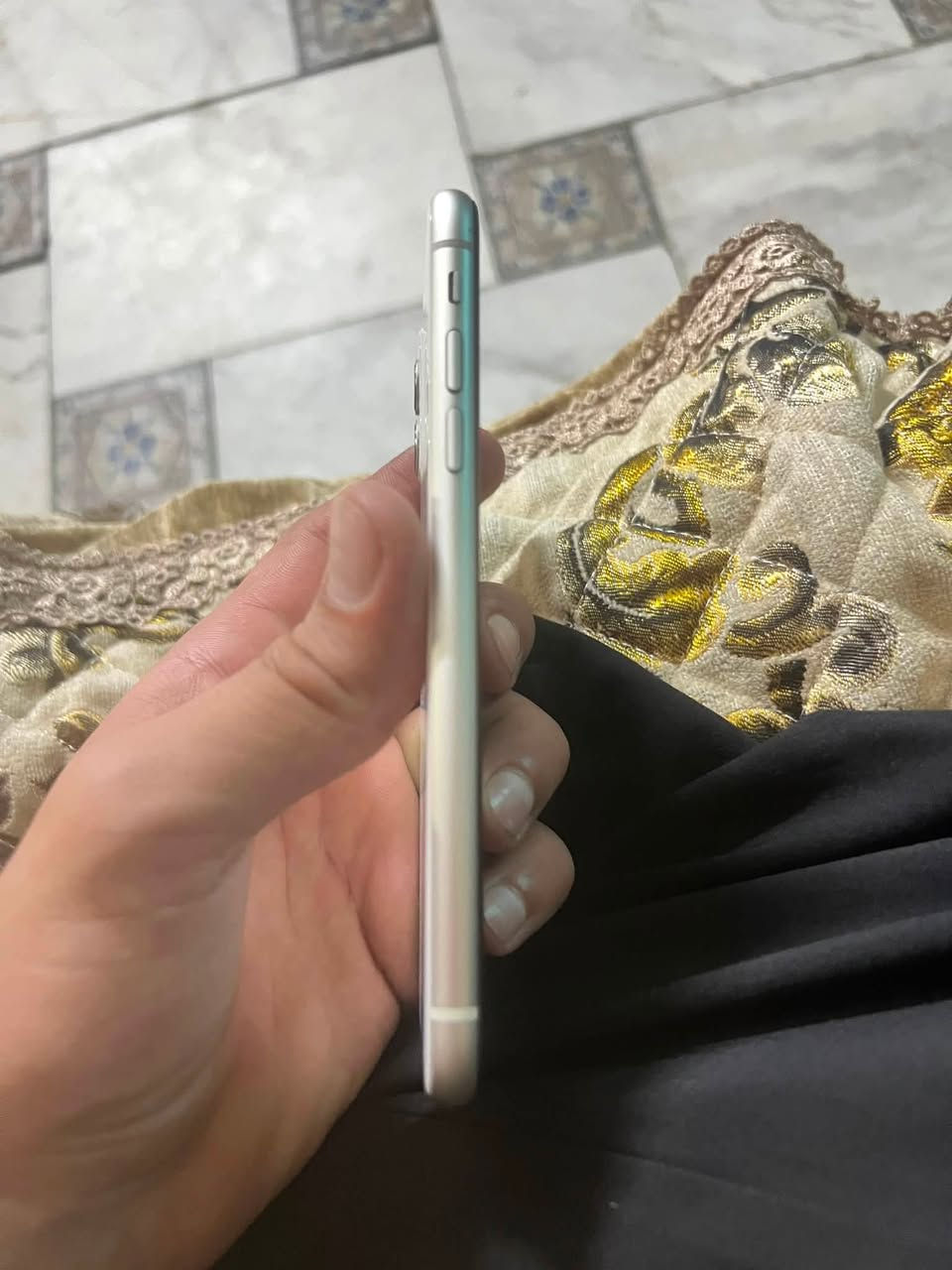 السلام عليكم 11 عادي ذاكره 128 جهاز نضيف مبدل شاشه اصليه وبطاريه اصليه شاصي نضيف بلجيس ضهر نضيف بلجيس الجهاز كله شغال سعره 180 وبي مجال مكاني بغداد المشتل ***********
