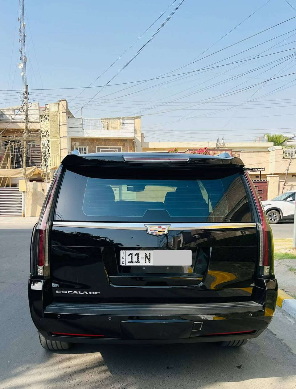 كاديلاك اسكاليد خليجي 
محرك 6200 V8 تنفس طبيعي 420 حصان - 8 نمر اوتوماتيك - دفع رباعي AWD 
المواصفات الخليجية 
موديل 2015 مغلفه
فتحة سقف 
شاش عدد 2 
تبريد كراسي امامي و خلفي + تدفئة 
داتا شو 
كراسي جلد + خشب طبيعي
حساسات و كاميرات 360
رادار + تحديد مسار + اوتو بريك
بروجكتر بالجامة الامامية HUD 
بيه صبغ باب صدر وباب وره سايق بيه اصبع بارد  
ماشي 170 الف 
محرك مفتوح بلشركه 
رقم بغداد بسمي 
مكان سياره حي جامعه 
تلفون ***********
