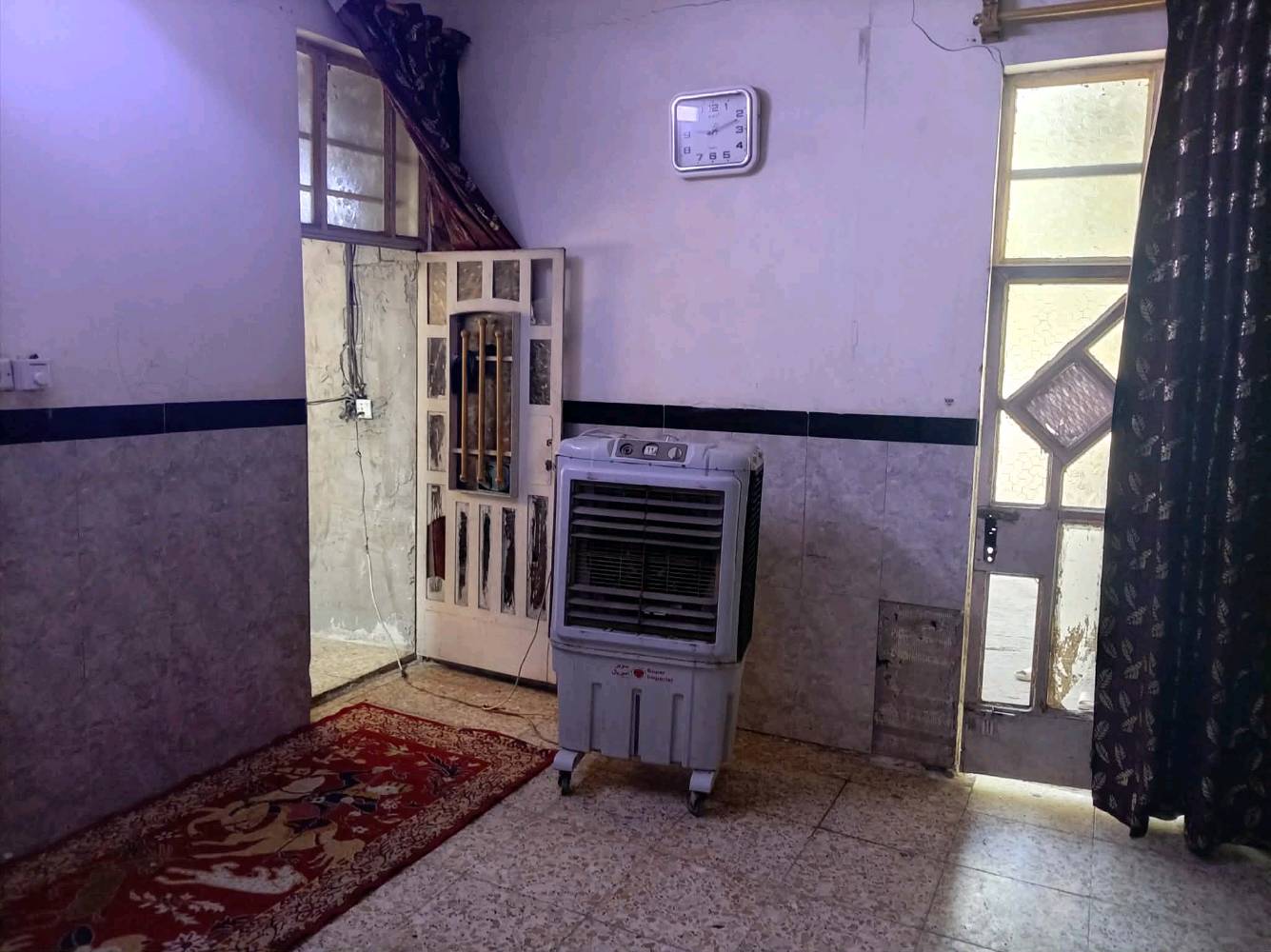 السلام عليكم بيت زراعي لبيع مساحه ٢٠٠ متر بي غرفتين وصاله ومناور ثنين مكاني بغداد حي البتول سعر ٣٥ بي مجال***********