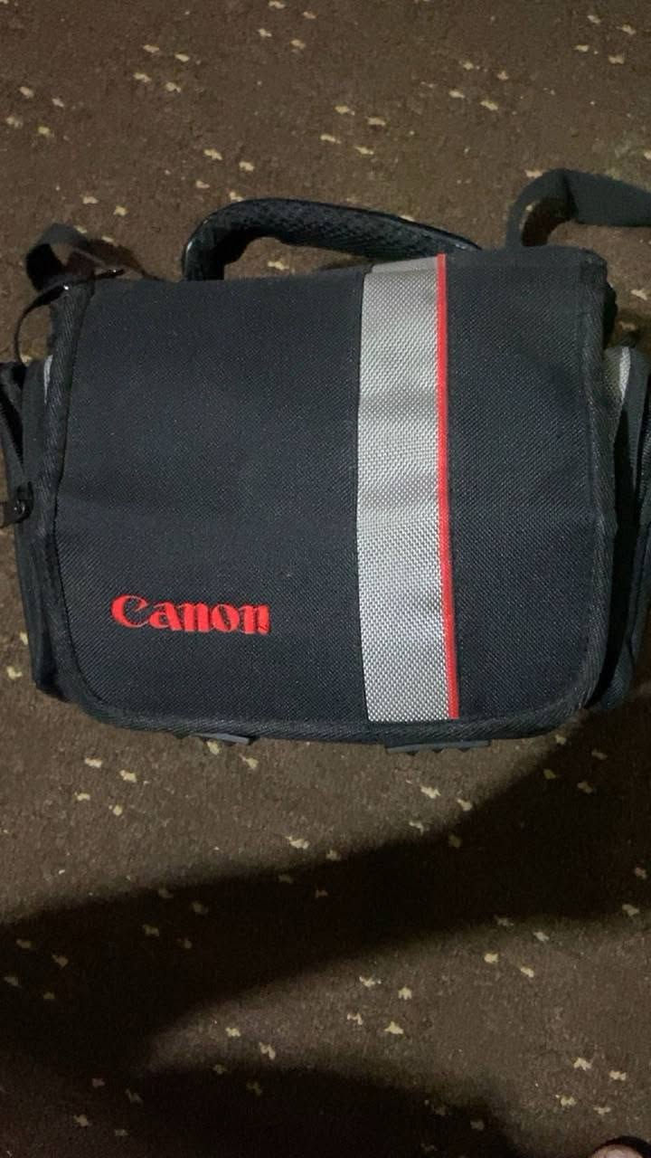كانون EOS 550D • ١٨ ميغابكسل • عدسة ٢٨-٩٠مم
