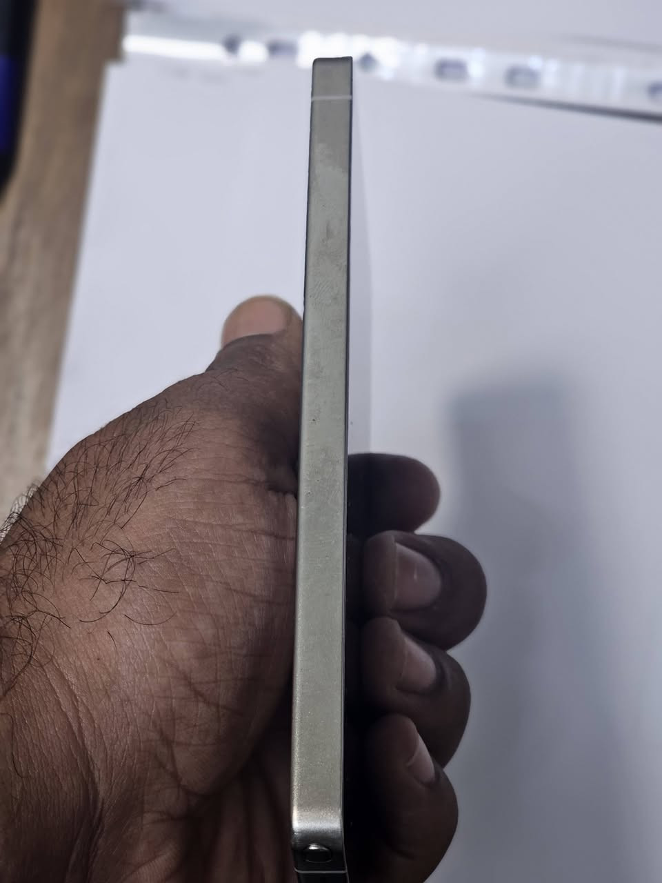 للبيع جهاز Samsung Galaxy S25 Ultra القوي، غني عن العرض والتعريف بكاميراته الخرافية، أدائه الجبار، وشاشته المذهلة.
​📋 التفاصيل والمواصفات الأساسية:
​الموديل: Samsung Galaxy S25 Ultra
​سعة التخزين: 256 جيجابايت
​اللون: تيتانيوم كريمي (Titanium Cream) المميز والرائع
​الحالة: كالجديد تماماً، نظيف وبدون أي خدش
​📦 الملحقات:
​الكرتون الأصلي مع كافة الملحقات.
​💰 السعر:
​السعر المطلوب: [1.350] (قابل للتفاوض البسيط ).
​📍 مكان التواجد:
​العنوان: بغداد - جميلة - شارع خير الله
​التستليم: تسليم يد بيد ضمن المنطقة.
​📞 للاتصال والاستفسار:
​يرجى التواصل عبر المراسلة أو الاتصال على الرقم: [***********]
