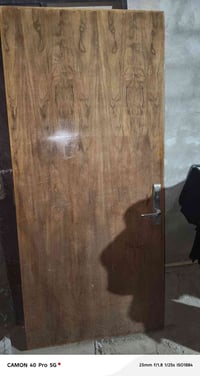بيع باب خشب تفصال ثقيل وكيلون ورزات وياي سعر ٧٠ الف طول ١٩٥ عرض٨٧  مكا...